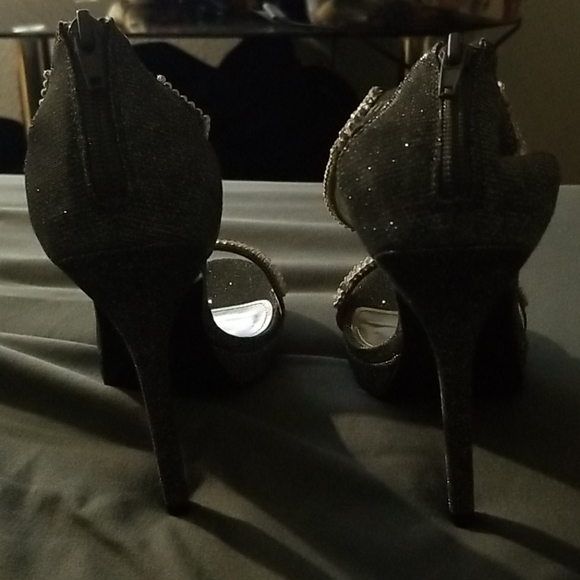 Heels - Picture 5 of 6